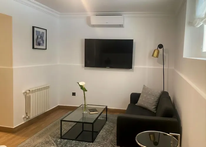 ApartaSuites Madrid Río AH